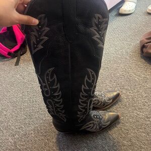 Women’s cowgirl boots